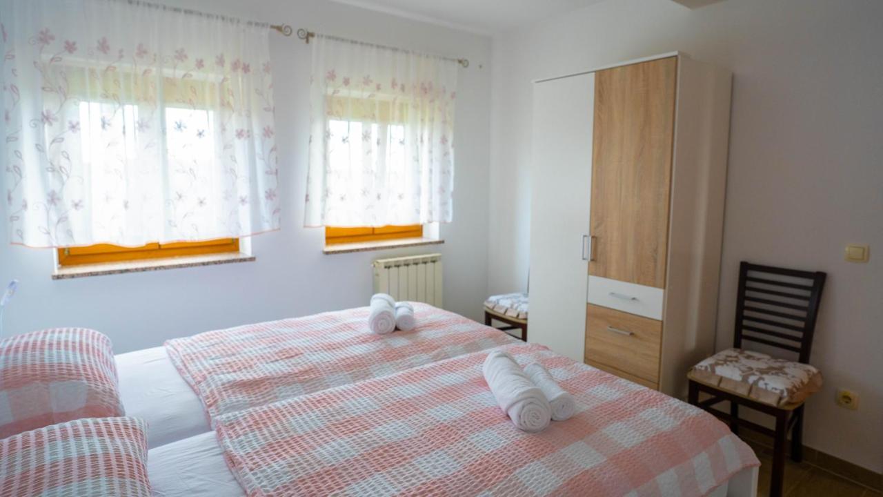 Apartma Tri Oljke Dobrovo Ngoại thất bức ảnh
