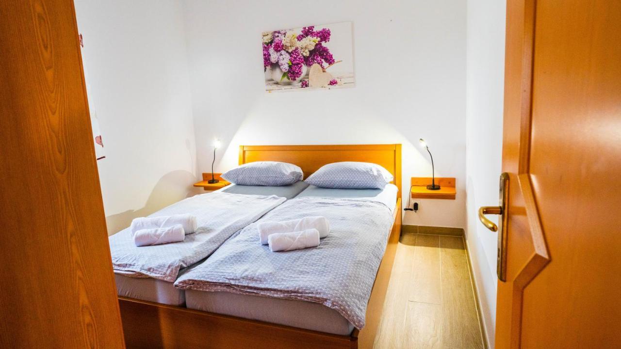 Apartma Tri Oljke Dobrovo Ngoại thất bức ảnh