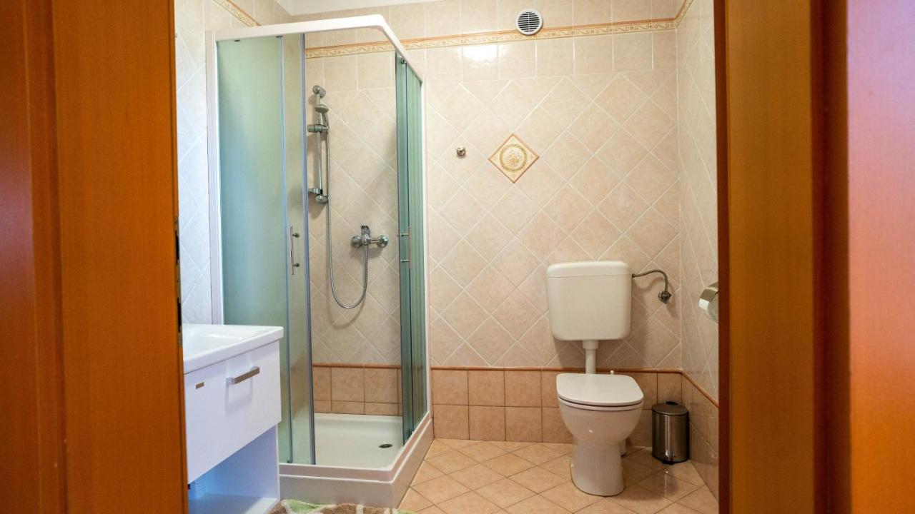 Apartma Tri Oljke Dobrovo Ngoại thất bức ảnh